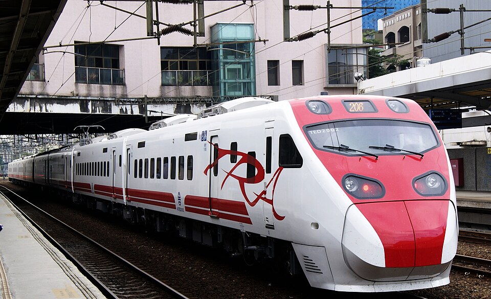 檔案:TRA TED2002 at Shulin Station 20121110.jpg