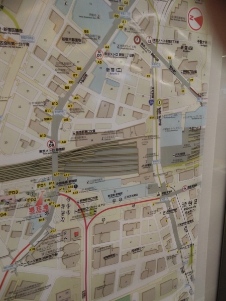 檔案:新宿站內地圖看板.jpg