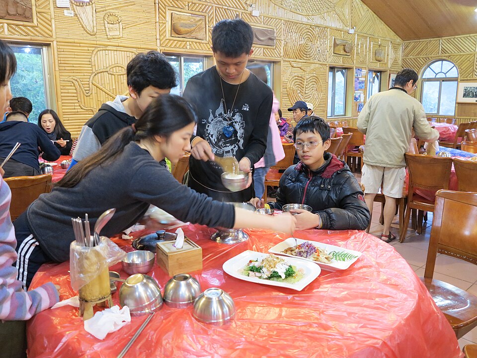 檔案:司馬庫斯餐廳用餐.jpg